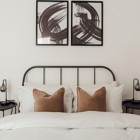 Stylish 2 Bedroom Flat In Ilford, London ภายนอก รูปภาพ