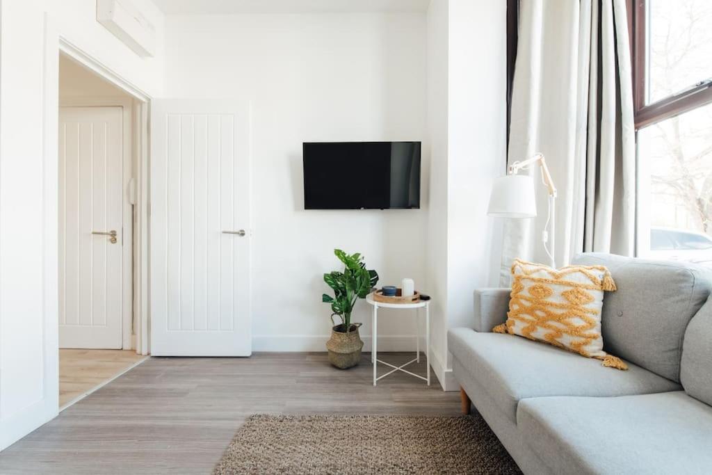 Stylish 2 Bedroom Flat In Ilford, London ภายนอก รูปภาพ