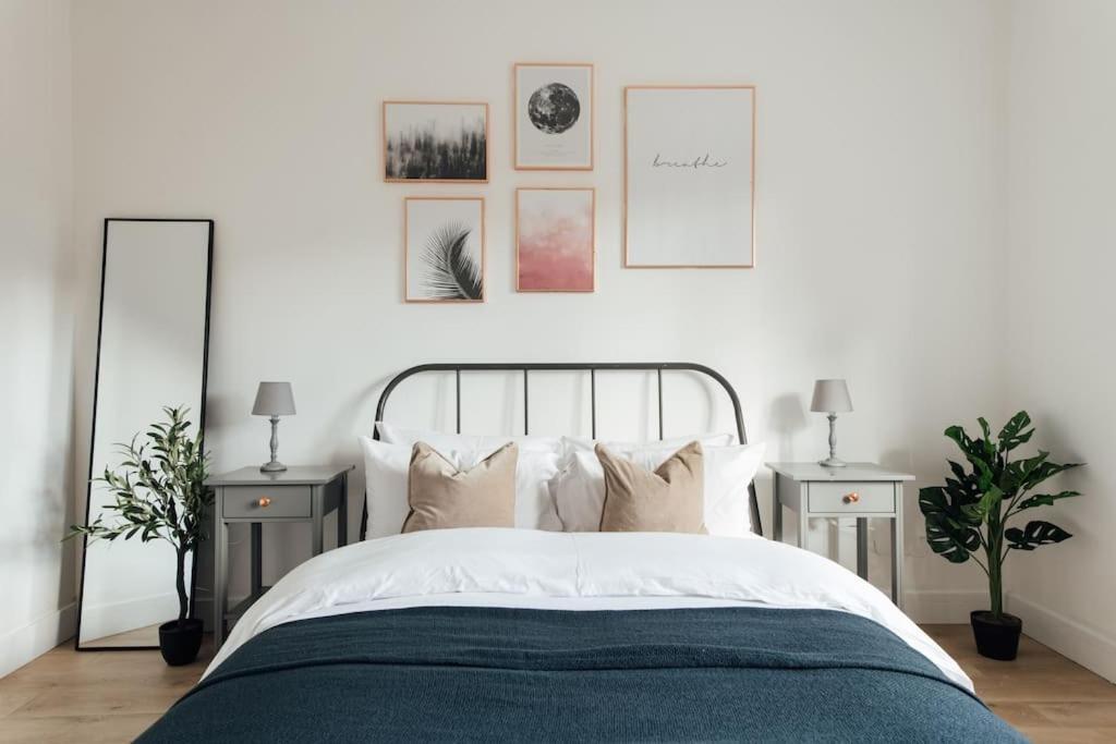 Stylish 2 Bedroom Flat In Ilford, London ภายนอก รูปภาพ