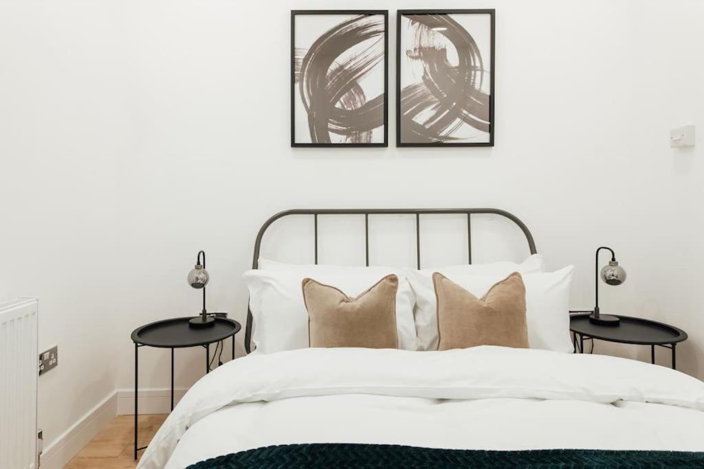 Stylish 2 Bedroom Flat In Ilford, London ภายนอก รูปภาพ